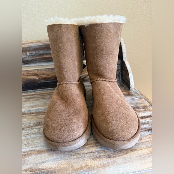 UGG Australia Bailey Bow Boots Worn TWICE Retail $210 - Picture 8 of 9